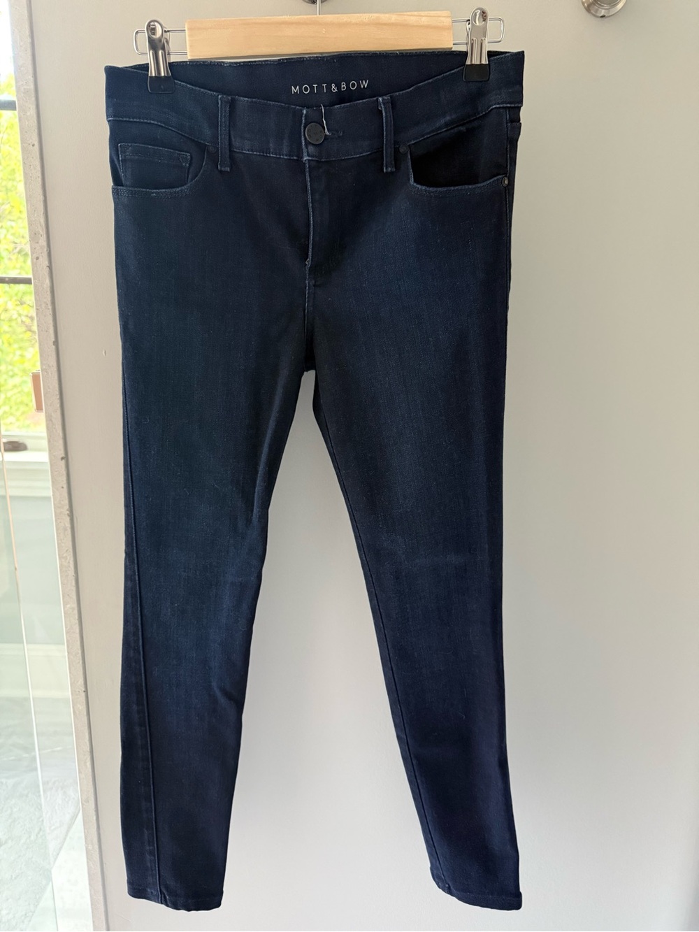 Mott & Bow Mid-Rise Skinny Dark Indigo Jeans Women’s 28x28